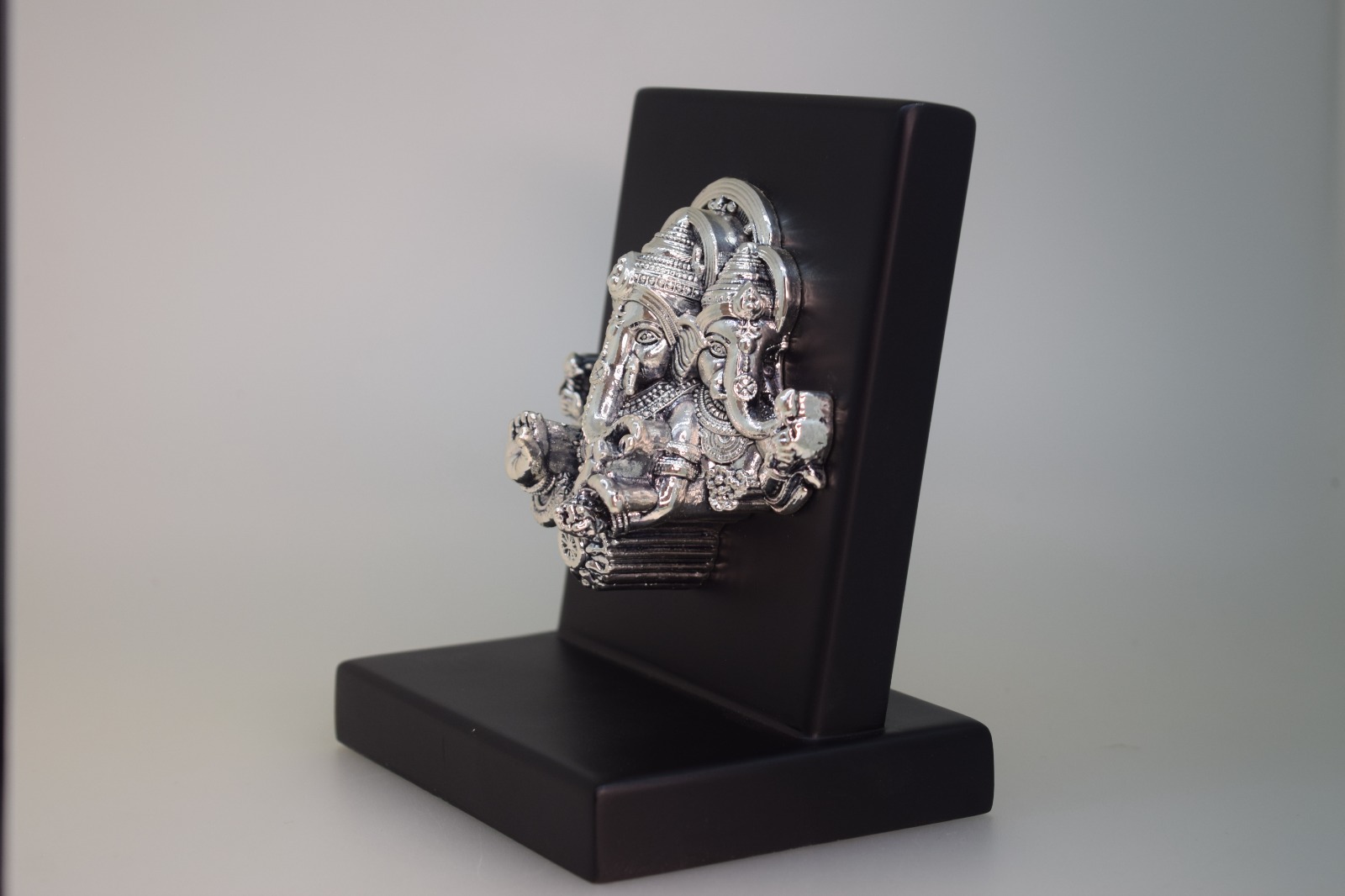 Suraj Bhan Jewellery Hub - 3D Silver Trimukhi Ganesha Idol Frame